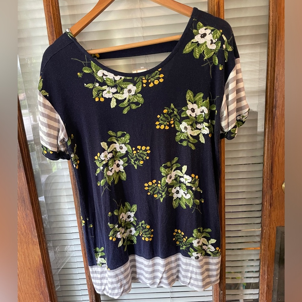 Matilda Jane women’s medium blue floral cutout top